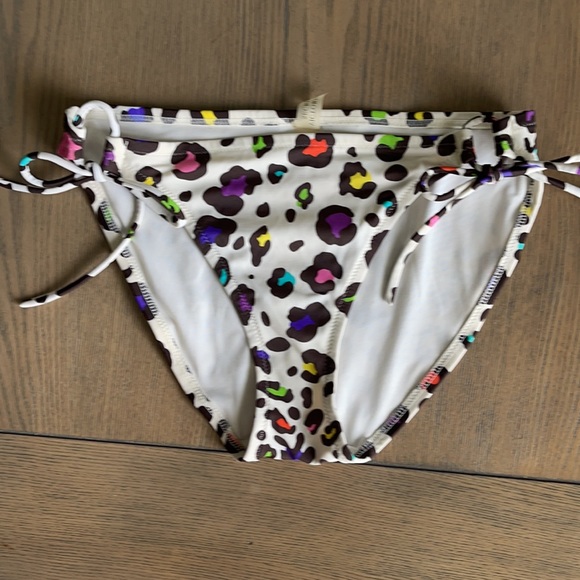 Lot of Victoria Secret Bikinis - Picture 13 of 15